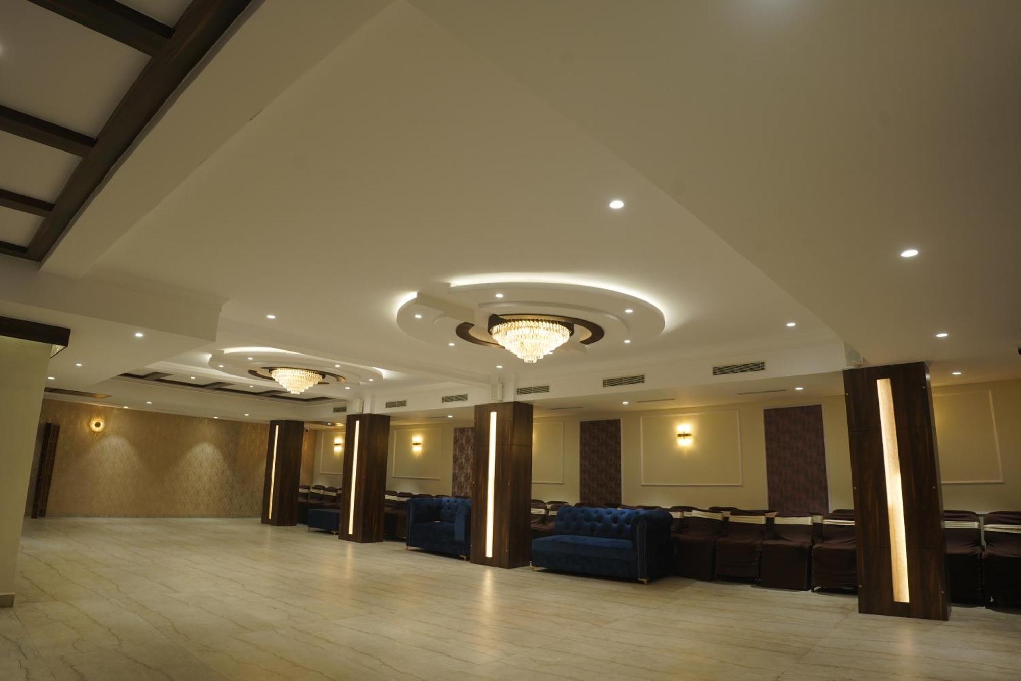 The Pride Hotell Jamshedpur Exteriör bild
