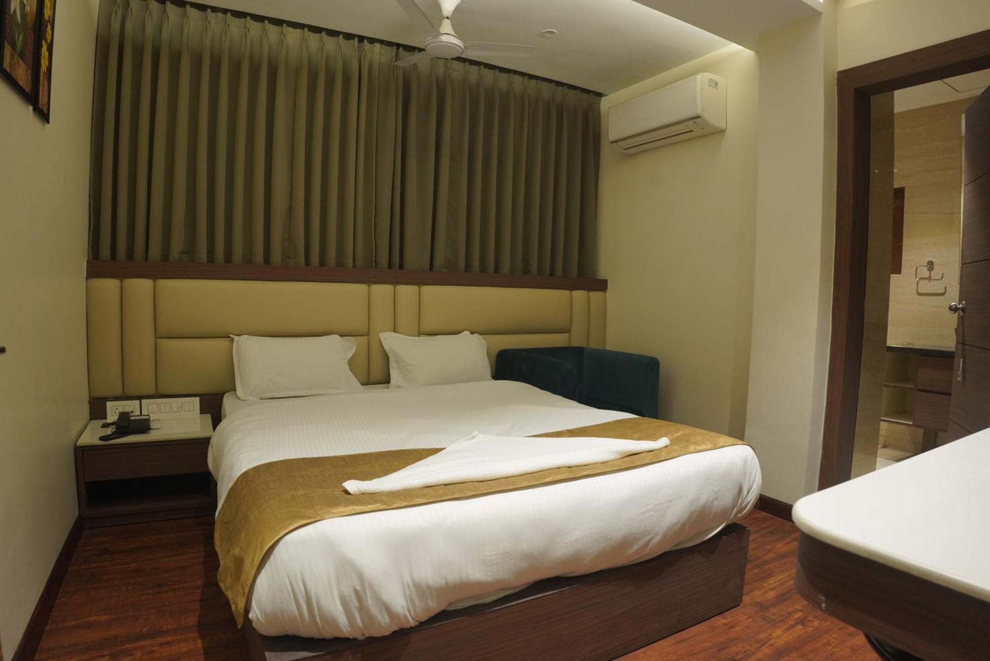 The Pride Hotell Jamshedpur Exteriör bild