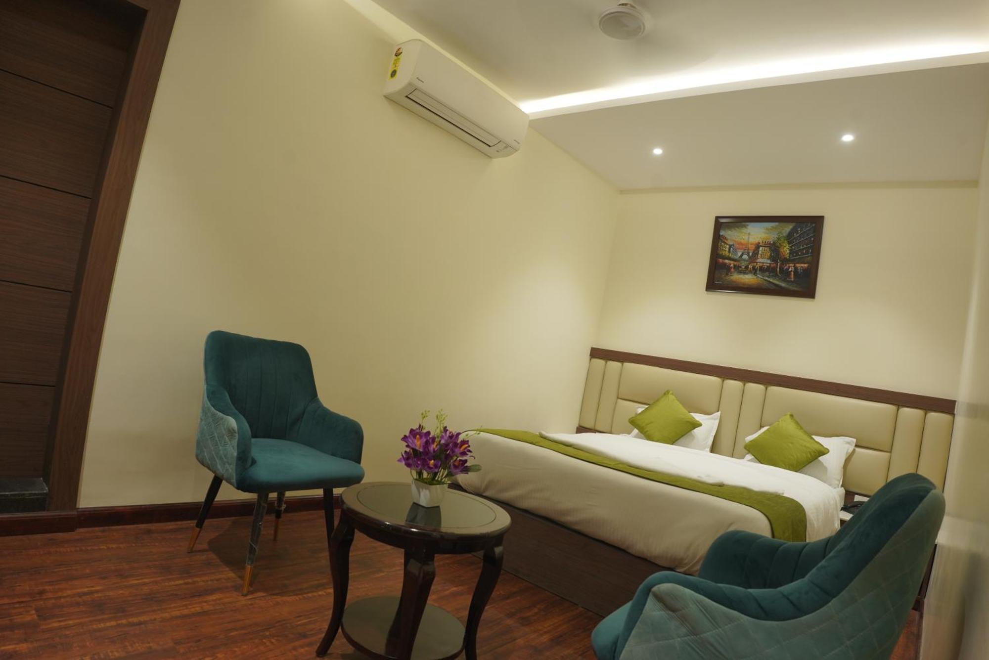 The Pride Hotell Jamshedpur Exteriör bild