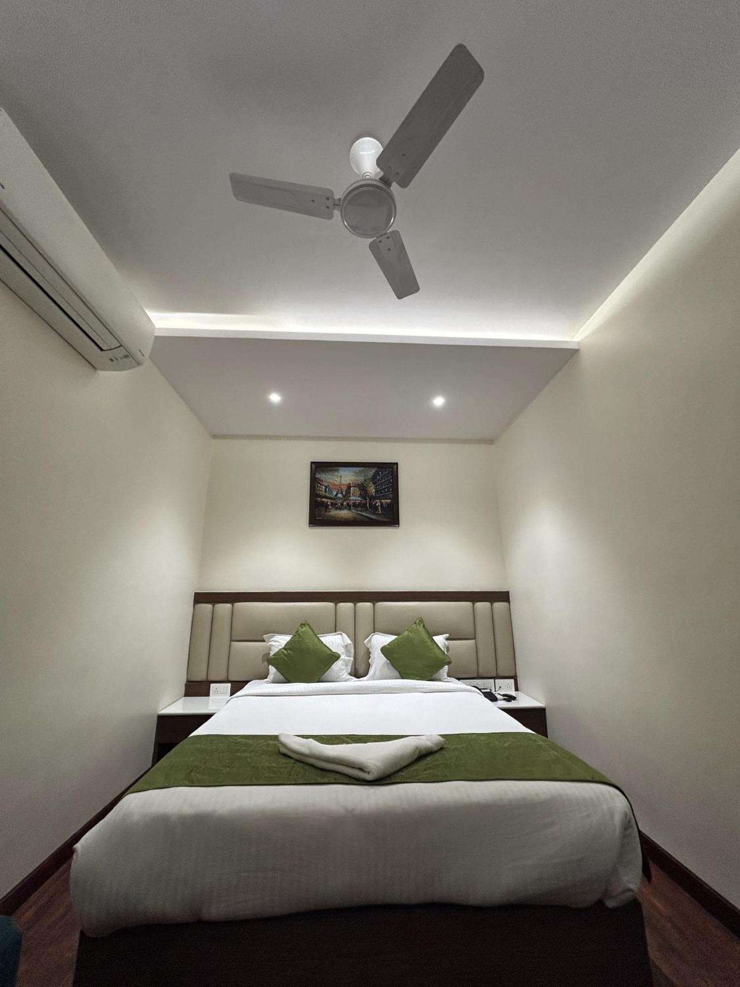 The Pride Hotell Jamshedpur Exteriör bild